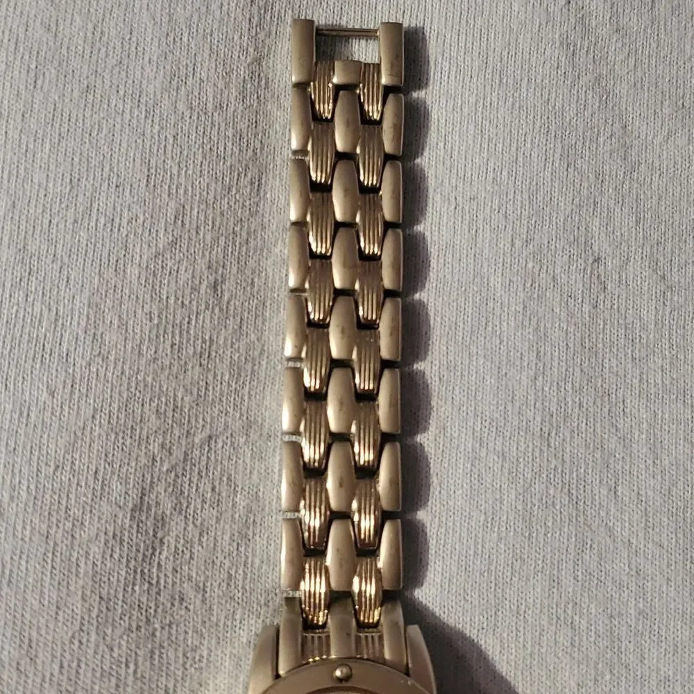 Delta Burke‎ Watch Women Silver Tone Round Studded Bezel New Battery 8½